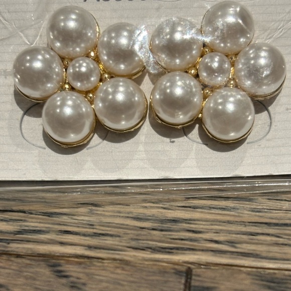 Elegant Pearl Cluster Earrings - Picture 8 of 8